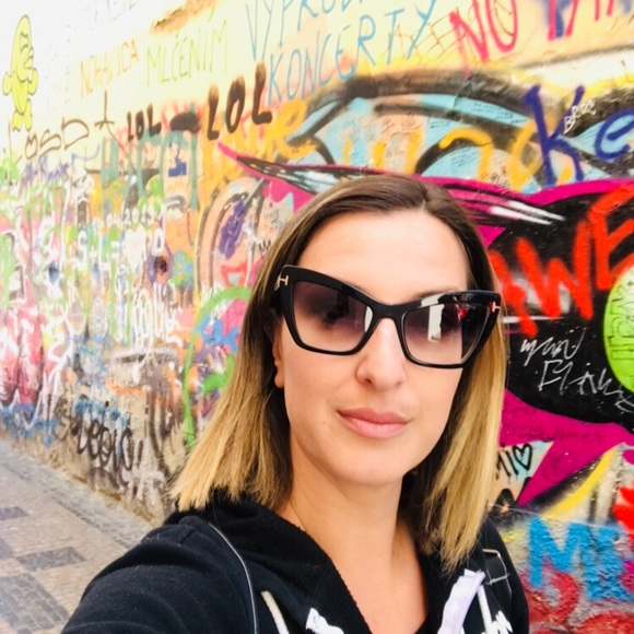 Meet your Posher, Emma - Picture 2 of 16